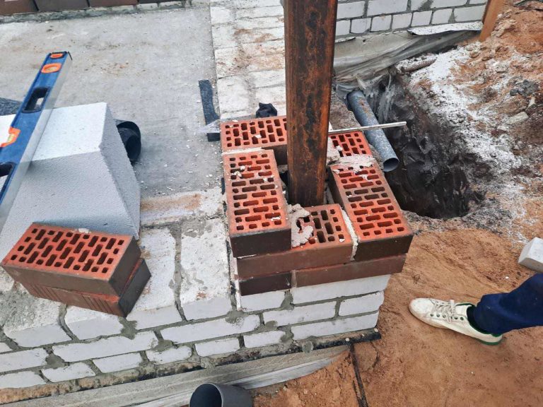 Кладка колонн из кирпича